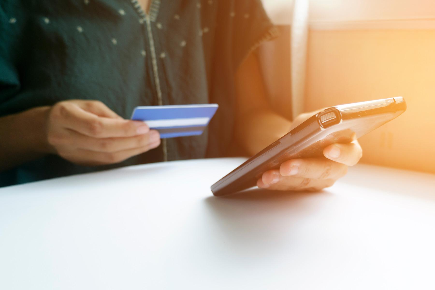 Как управлять деньгами с телефона: мобильные банки Армении