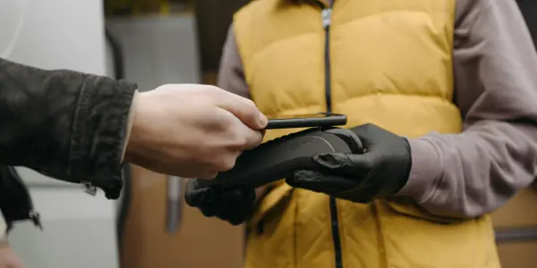 ЦБ Армении установил лимиты комиссий за безналичные платежи для части бизнеса