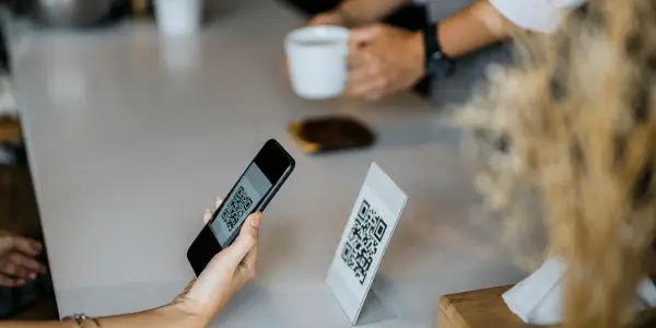 QR payments in Armenia: what is more convenient in 2026 – a digital wallet, banking app or card?