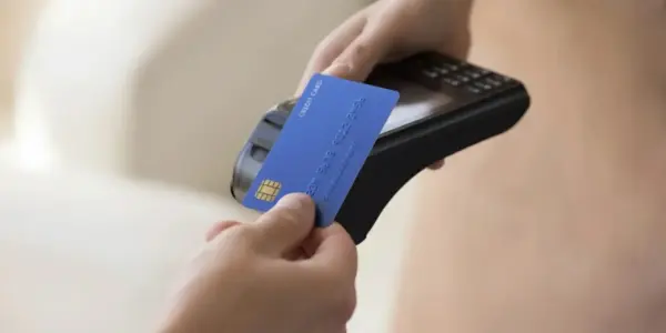 Which Armenian Bank Offers the Best Card for Russian Citizens?